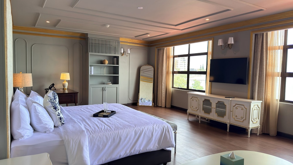 Majestic, Suite, King Bed