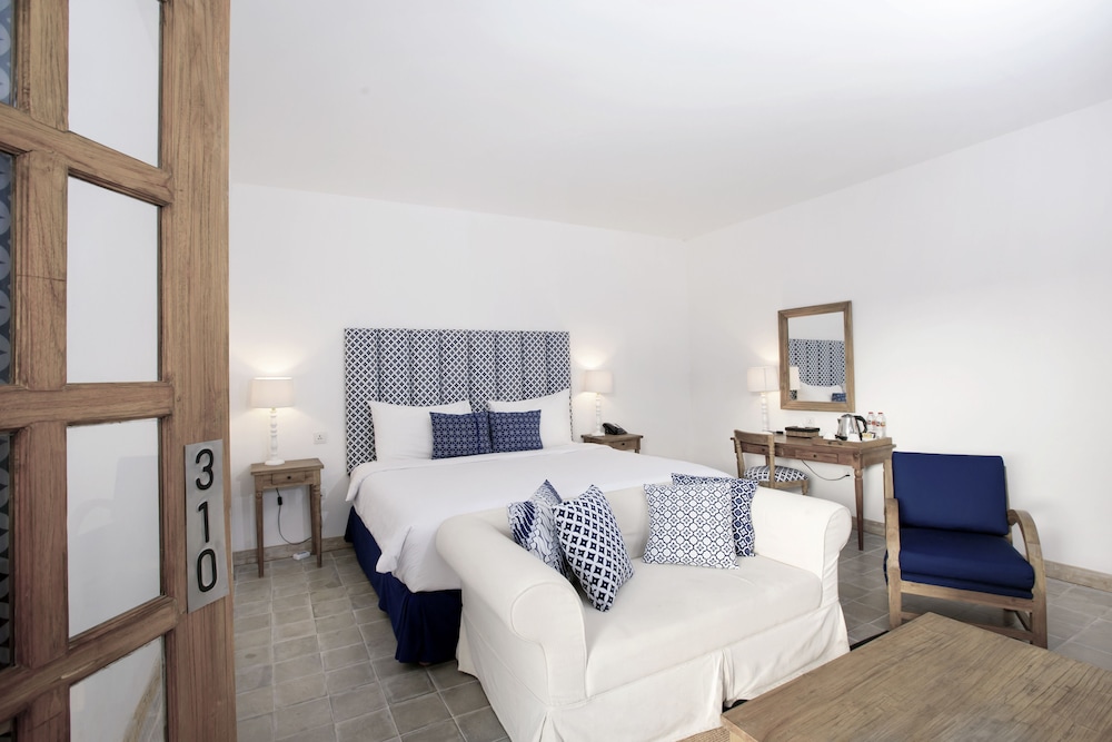 Adhisthana Hotel 19/69