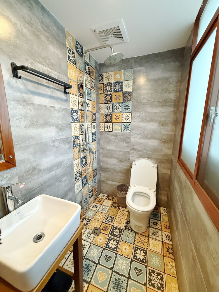 Zhang Jiajie Zhijue Art Hotel 47/48