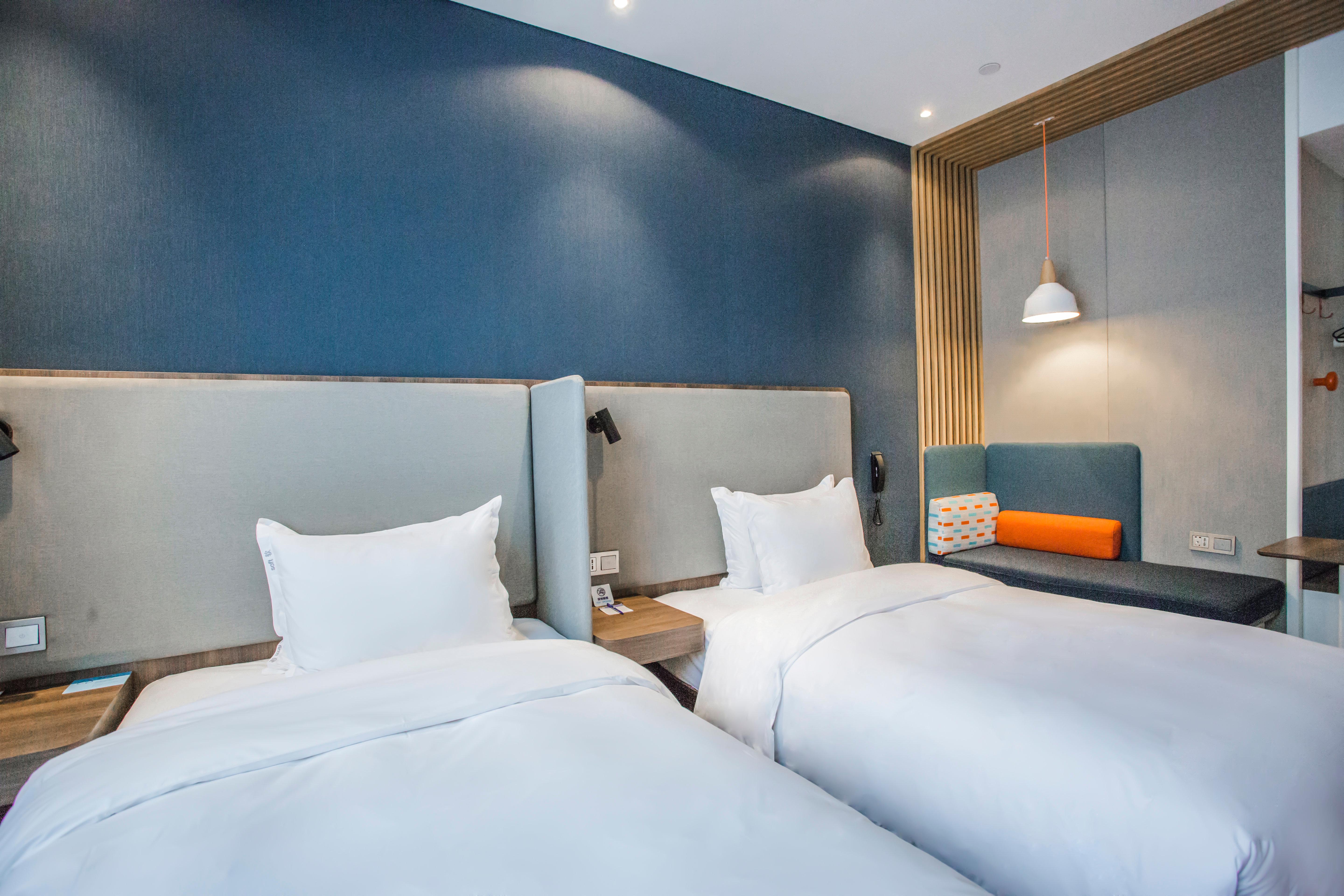 Room, Twin Beds