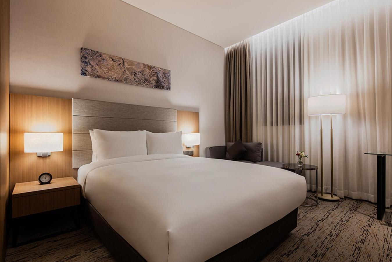 Economy, Queen Bed, No Window