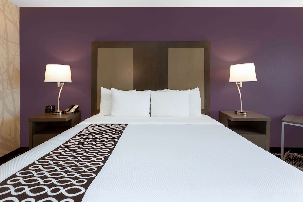 La Quinta Inn & Suites by Wyndham Wichita Airport 11/56