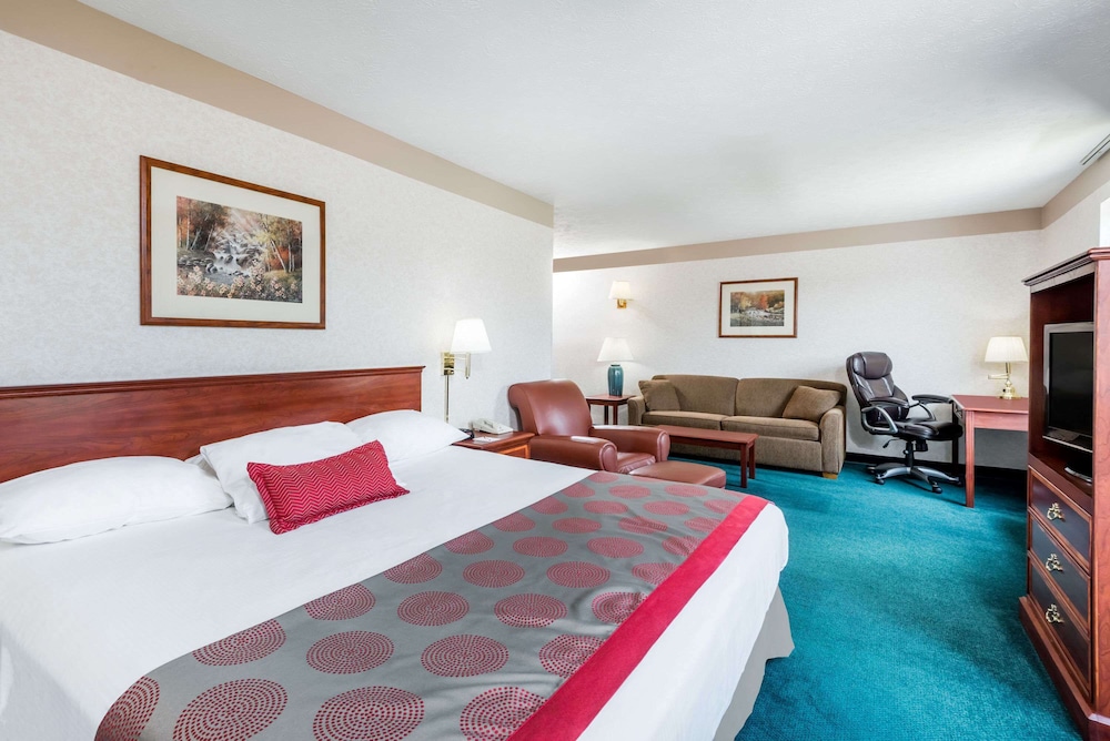 Ramada by Wyndham Strasburg Dover 6/31