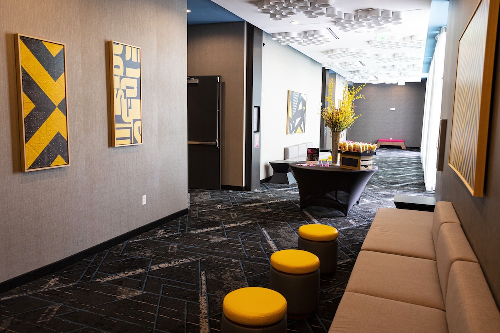 Aloft Dallas DFW Airport Grapevine 19/27