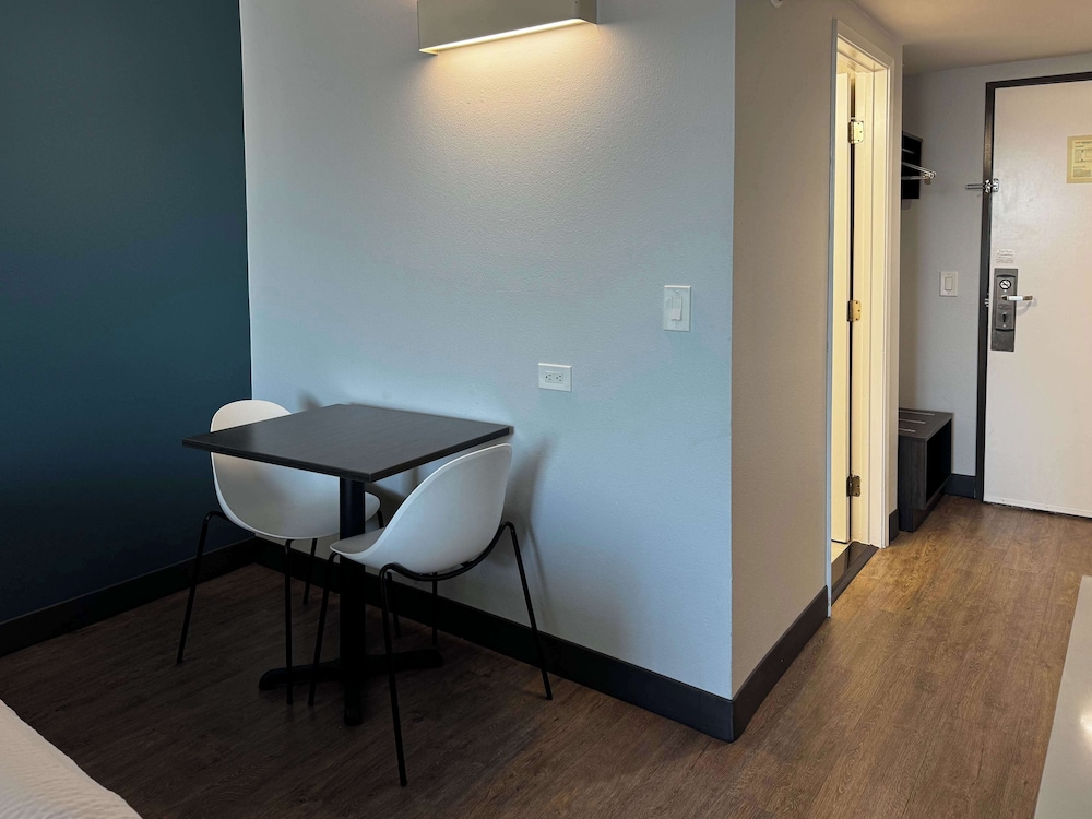 Studio6 Suites Carson, CA 37/37