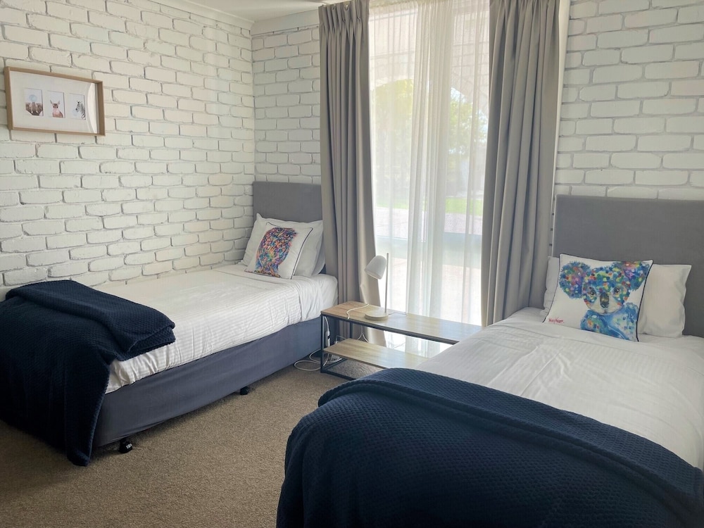 MULWALA MURRAY RIVER MOTEL 11/73