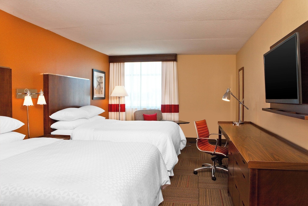 Room, 2 Queen Beds, Pool Side