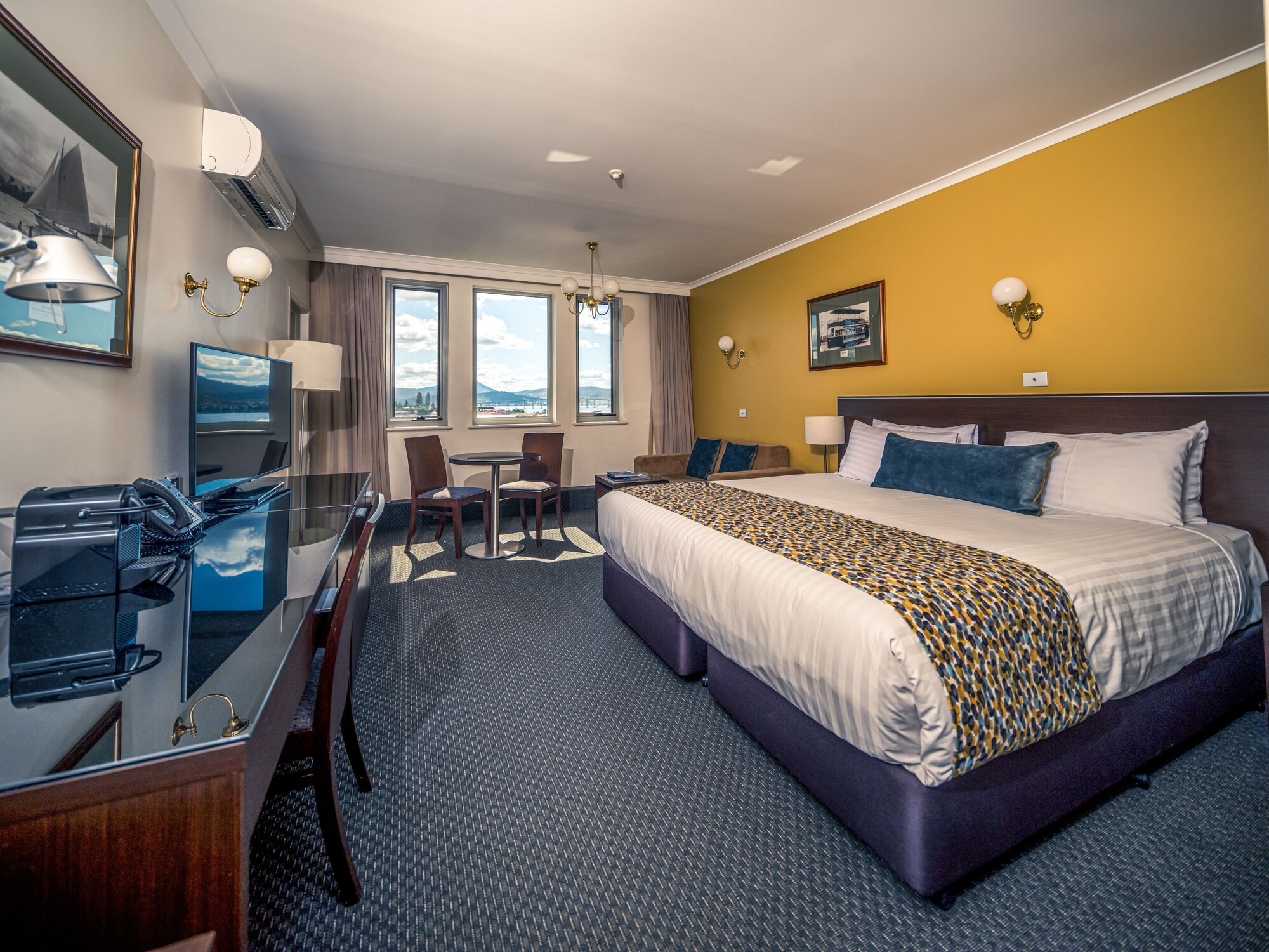 ROOM, KING BED, HARBOUR VIEW