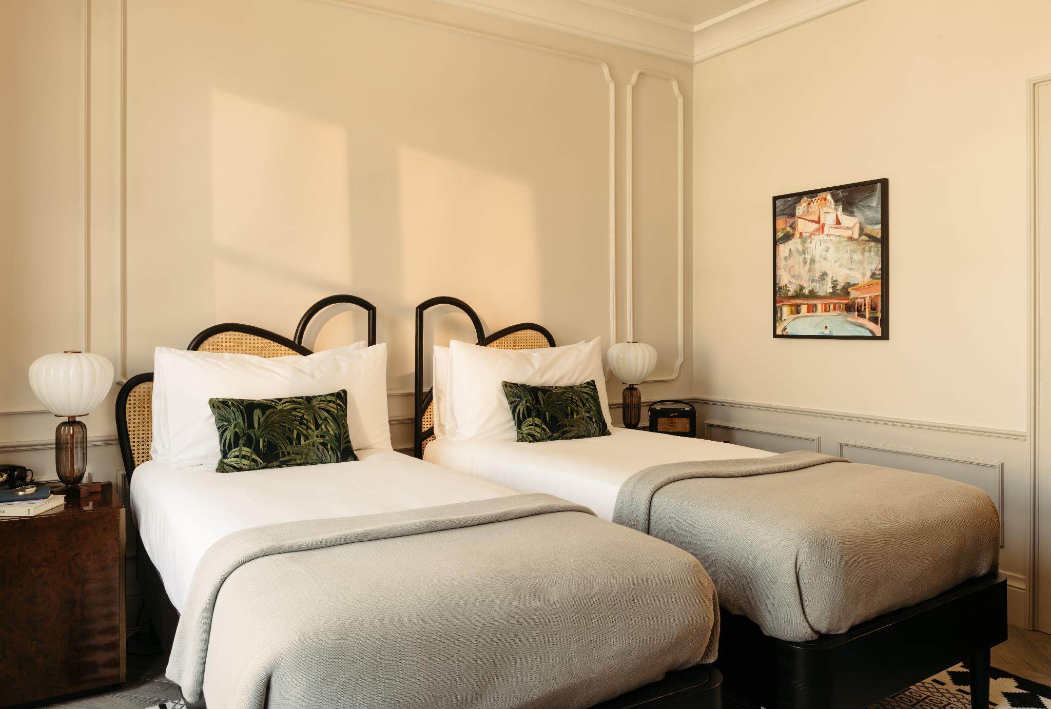 Roomy, Twin Beds