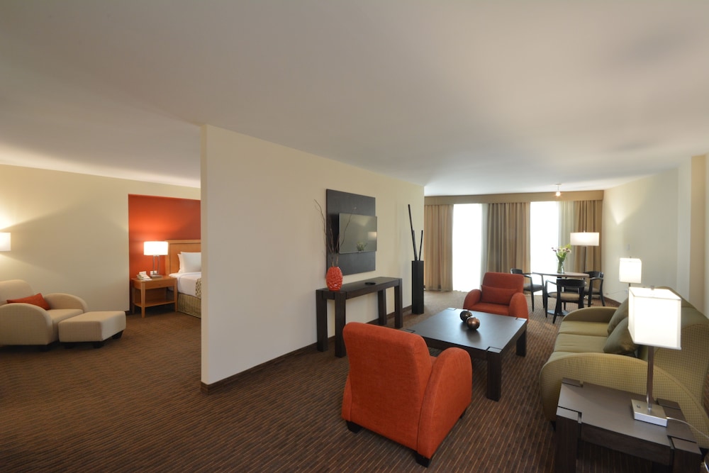 CROWNE PLAZA MONTERREY AEROPUERTO 45/75