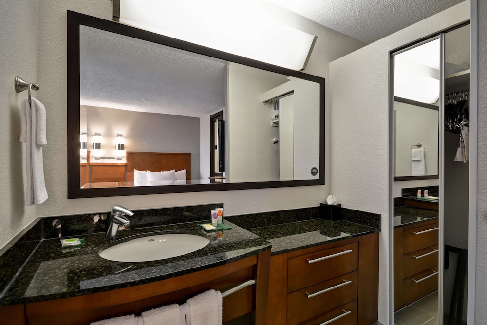 Hyatt Place Miami Airport West Doral 25/29
