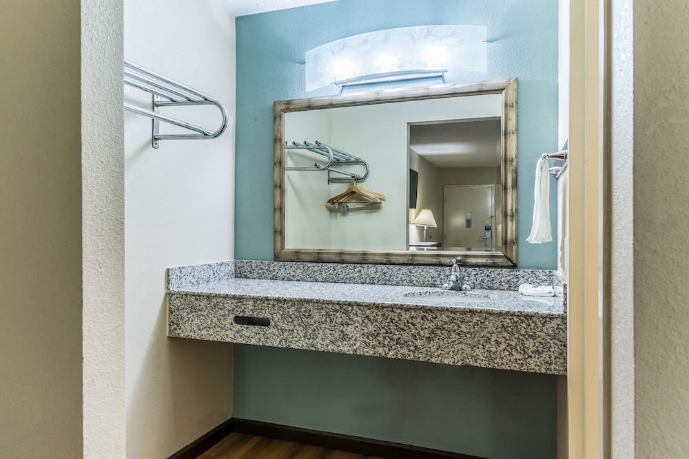 Motel6 Kenly, NC 7/41