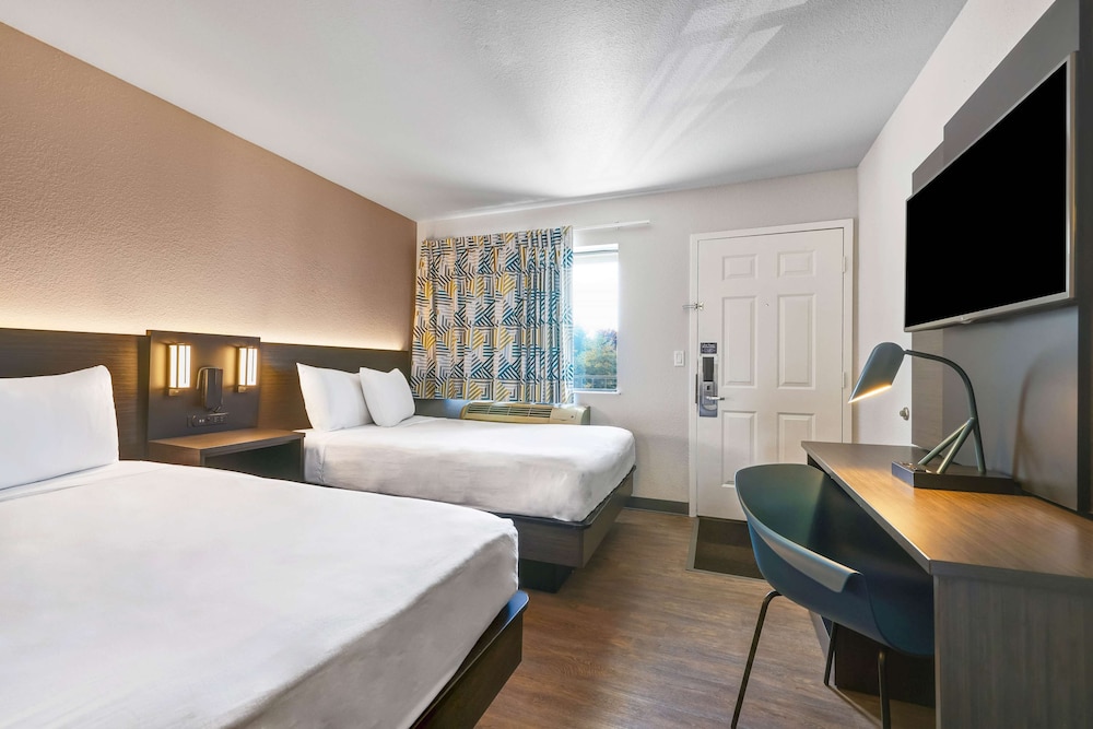 Standard, 1 Double and 1 Single Bed