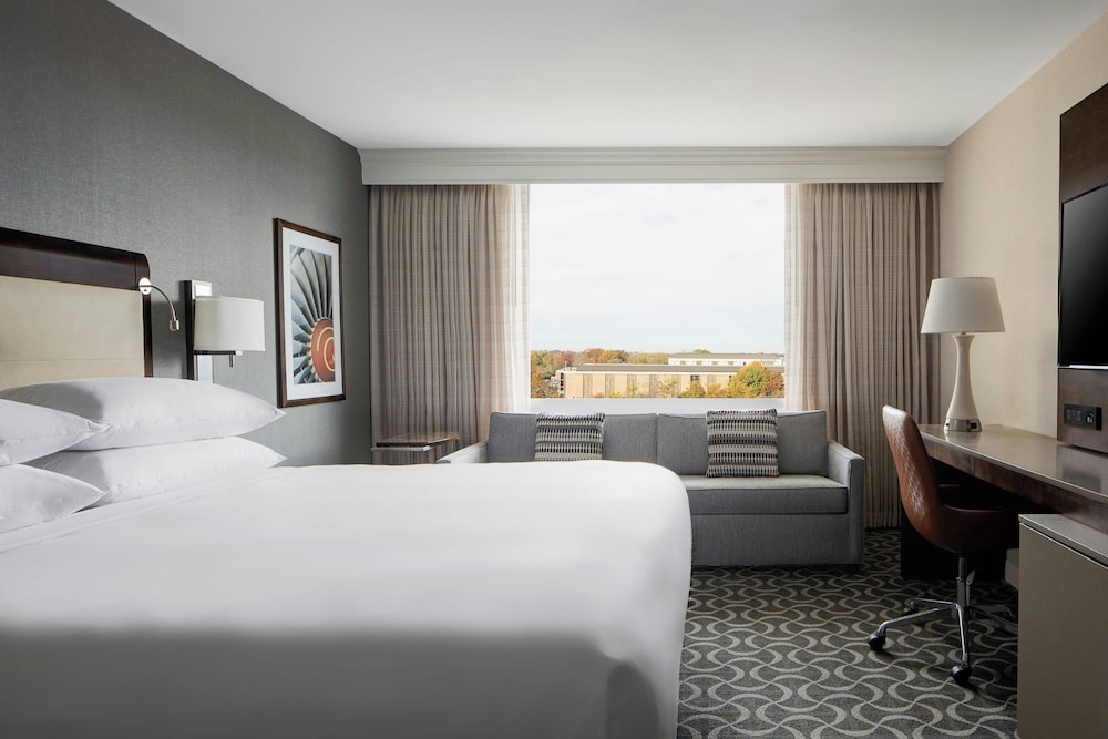 Tower, Executive, King Bed, Sofa, Accessible، Marriott St. Louis Airport 3/9