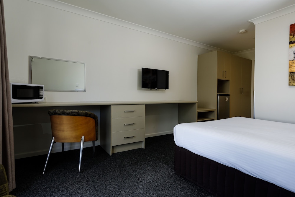 Waterloo Bay Hotel 12/36