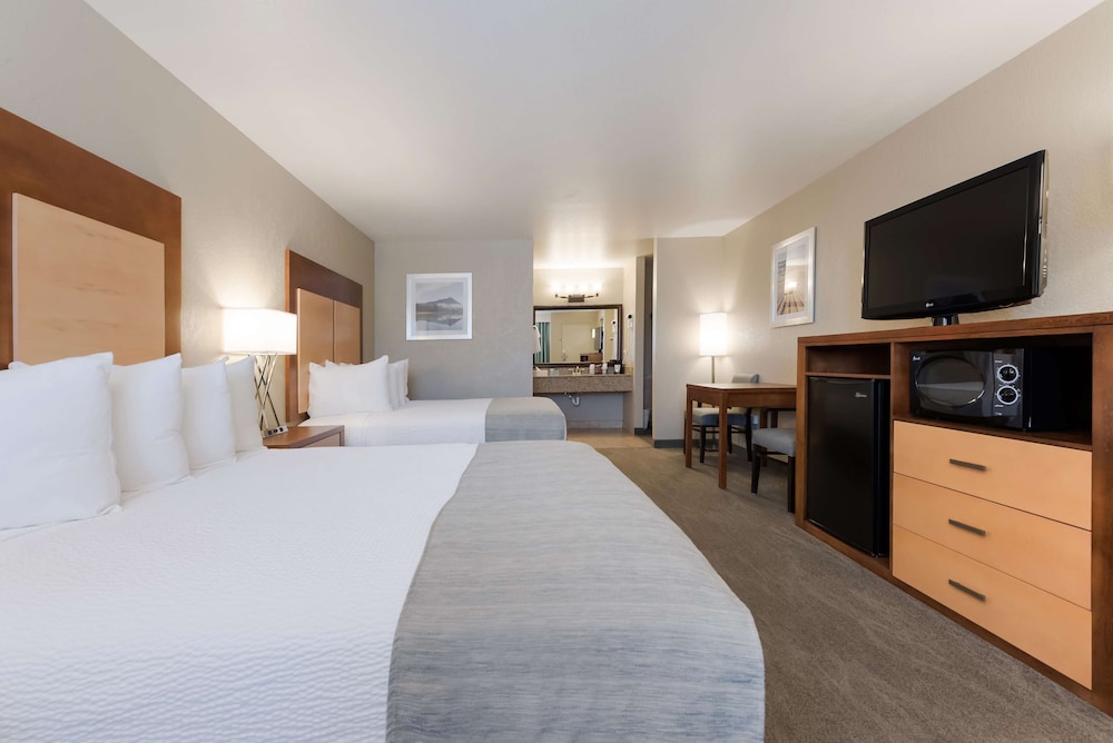 Best Western Foothills Inn 24/49
