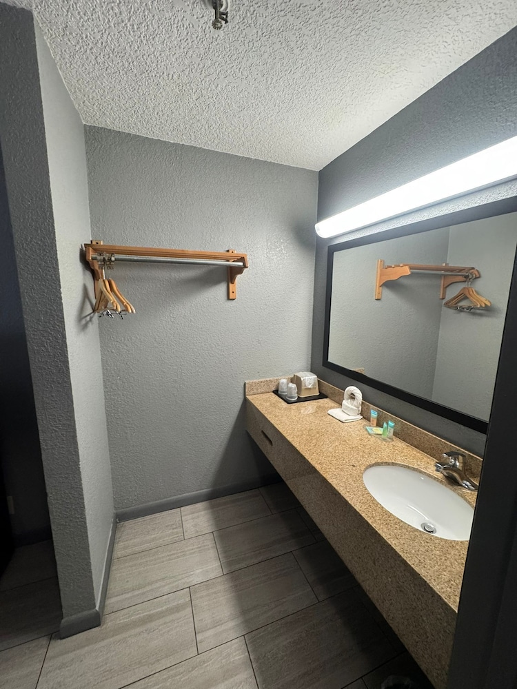 Budget Inn Sanford 37/40