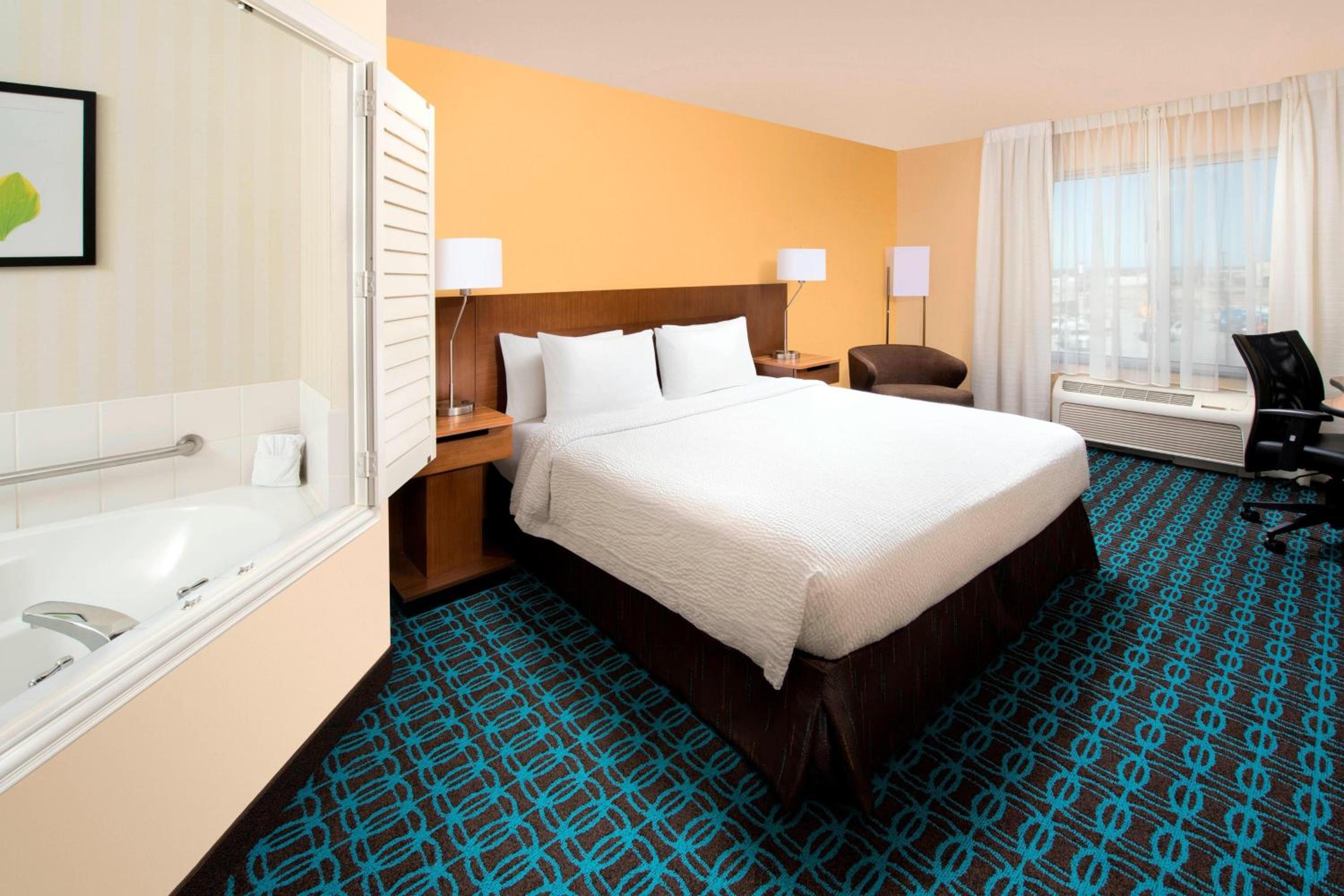 Specialty, King Bed, Bathtub, Accessible