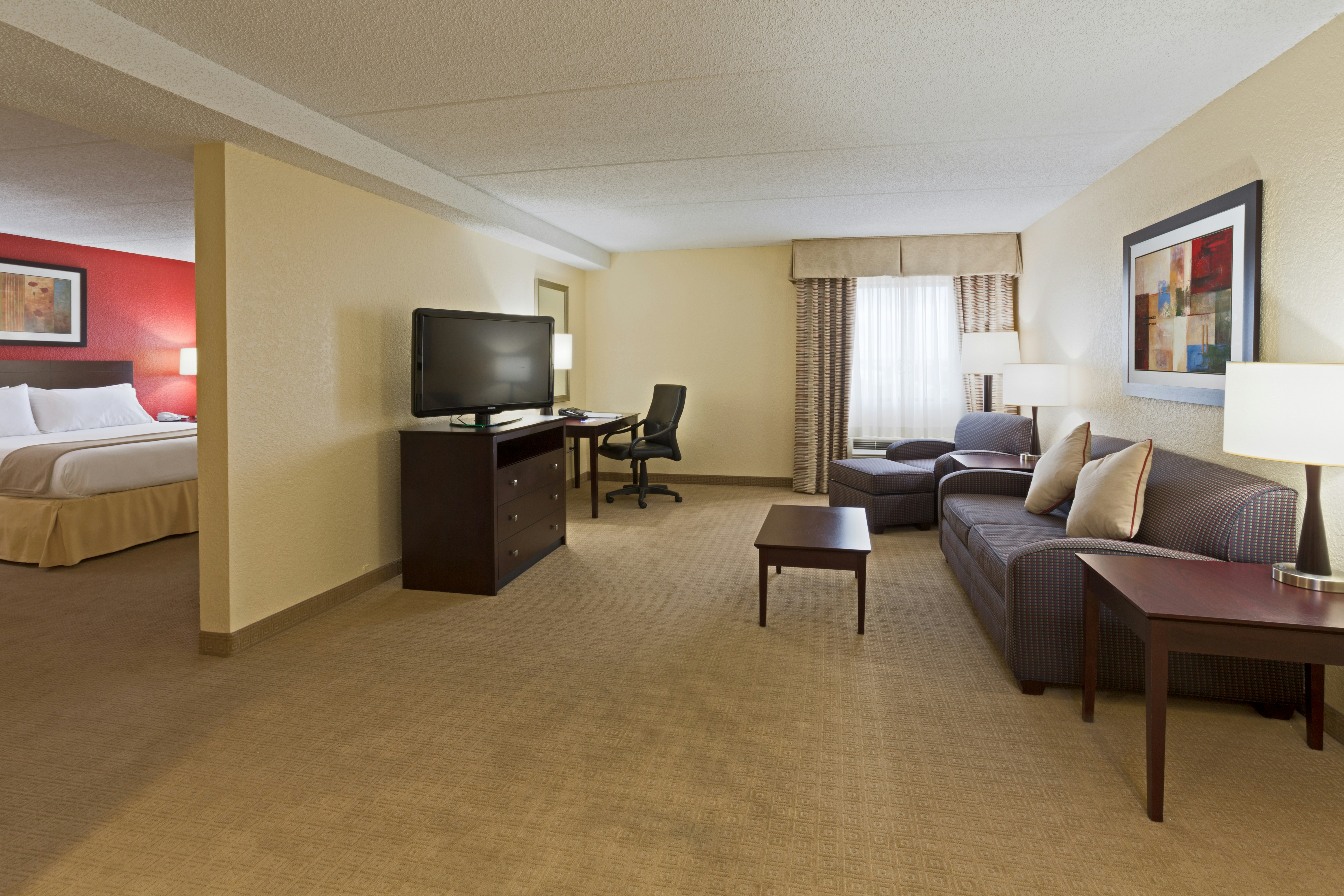 Holiday Inn Express Hotel Suites Ft Lauderdale N Exec Airport 45/76