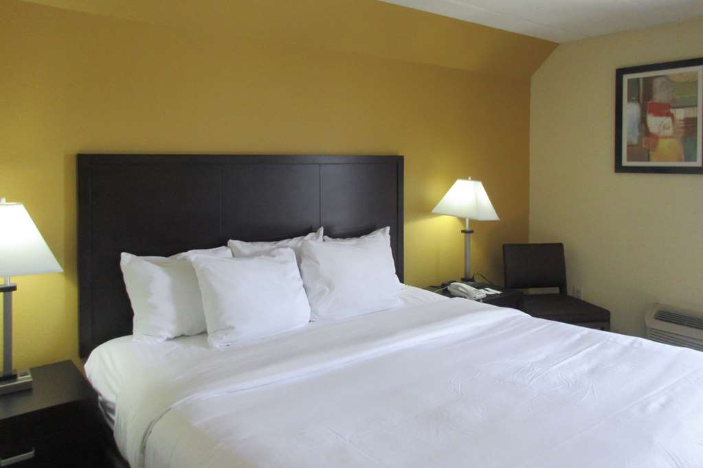 ROOM, KING BED