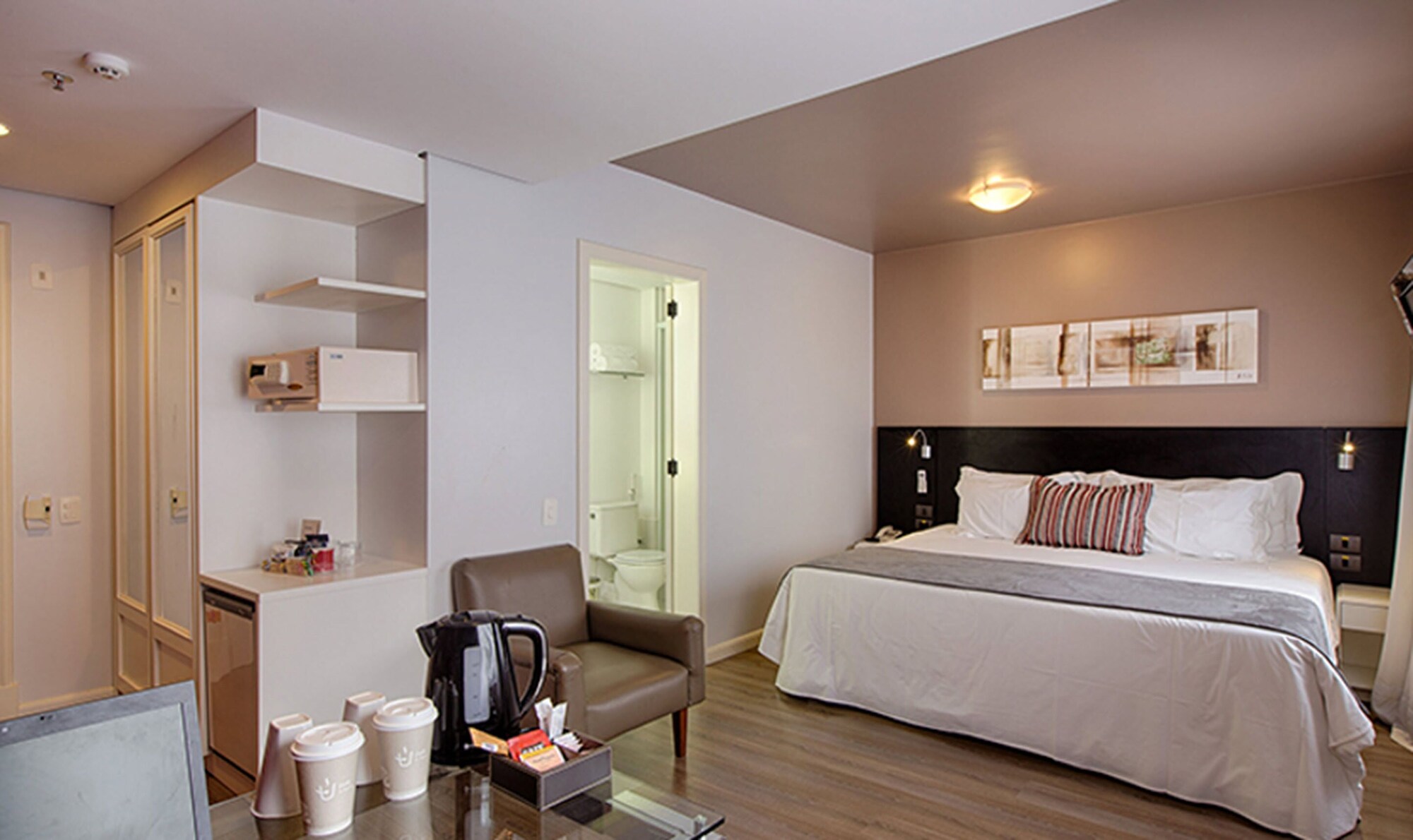 EXECUTIVE, KING BED, QUEEN BED
