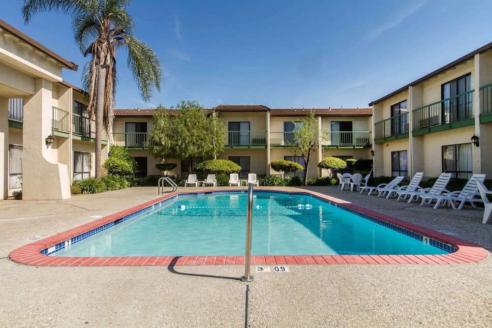 Quality Inn & Suites South San Jose / Morgan Hill 35/42