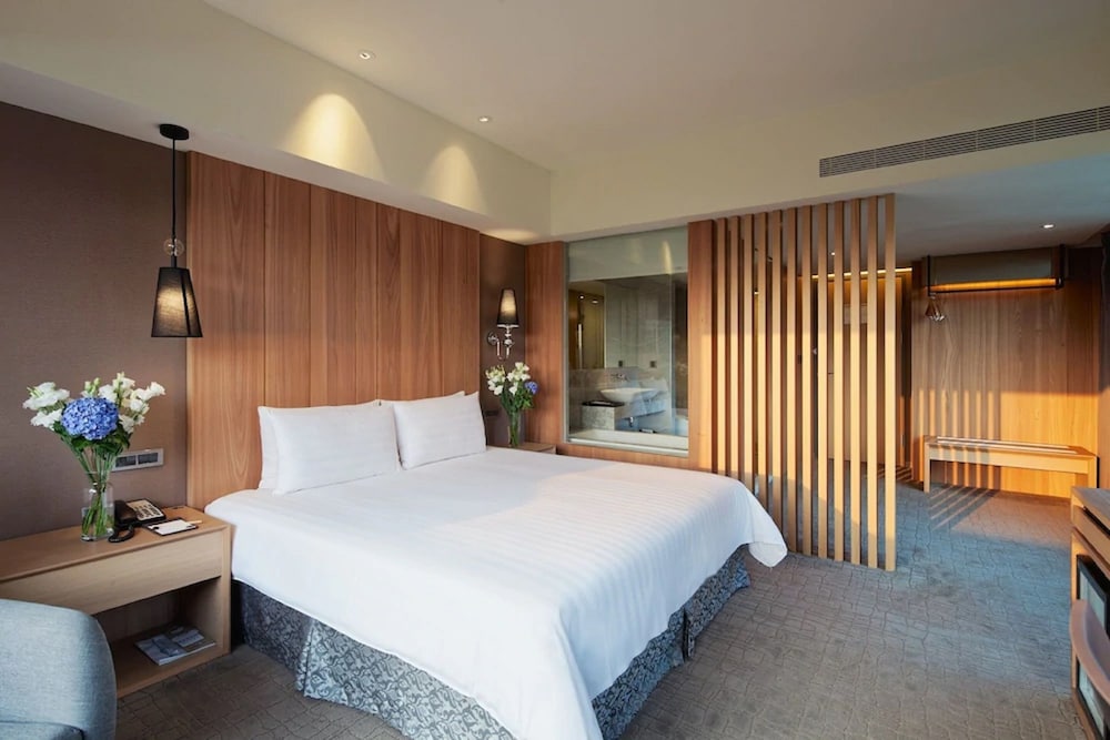 La Maison Hotel 32/64
