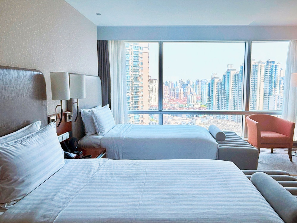 DELUXE, TWIN BEDS