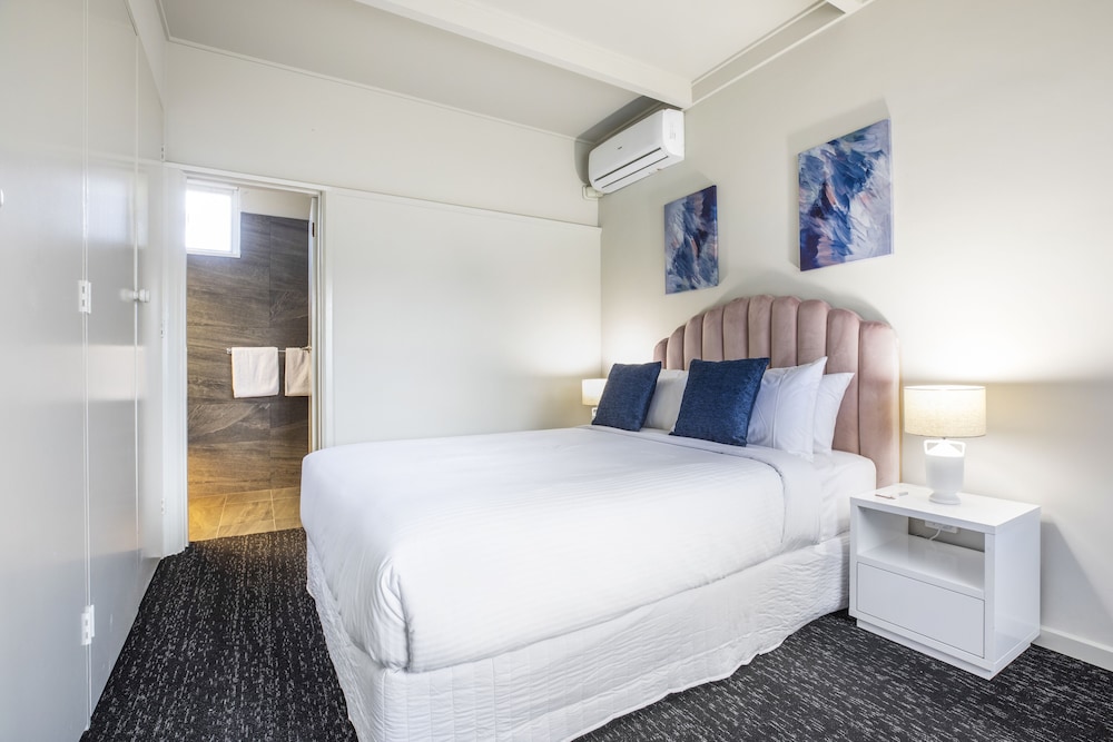 1 BEDROOM, APARTMENT