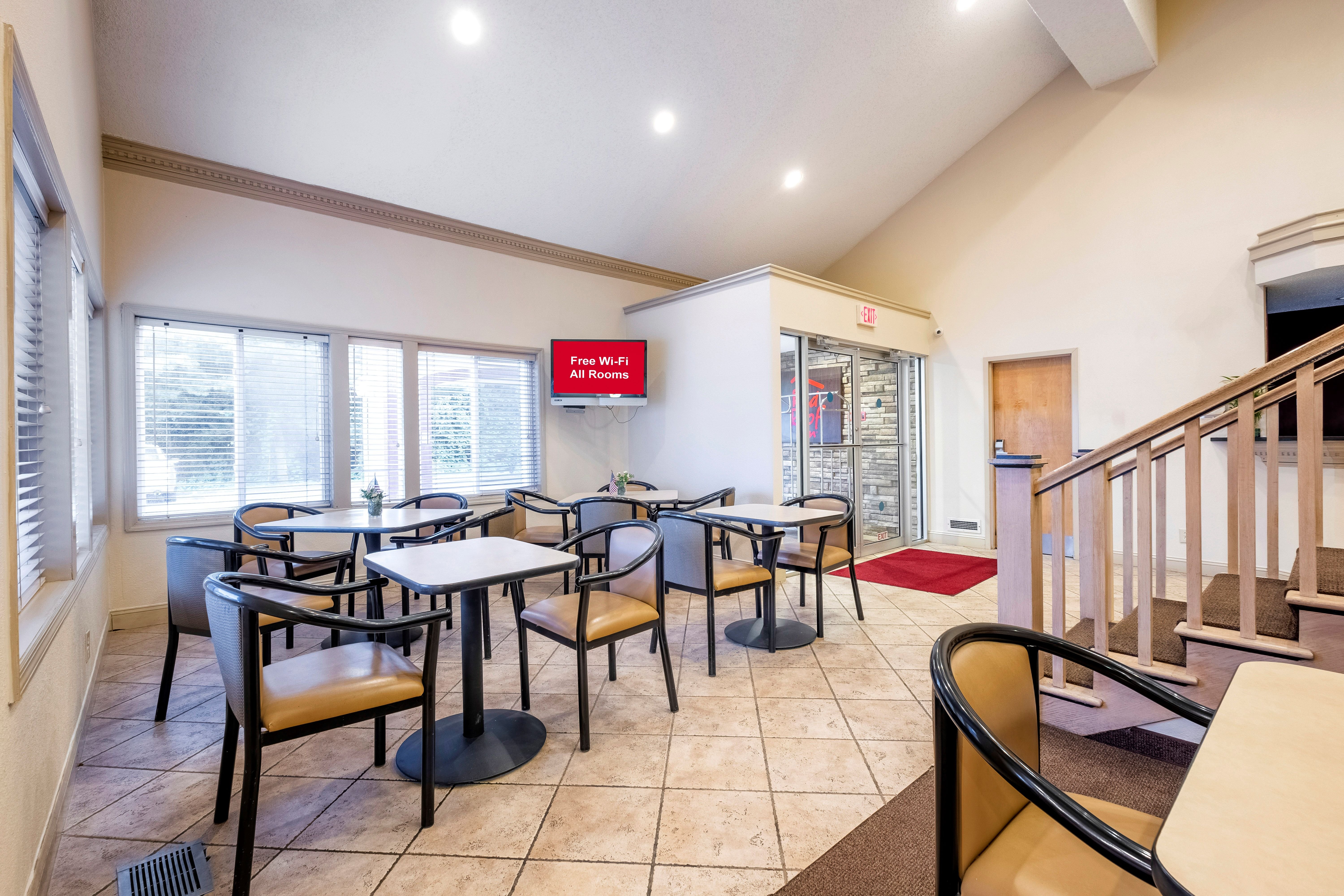 Red Roof Inn Clifton Park 29/37