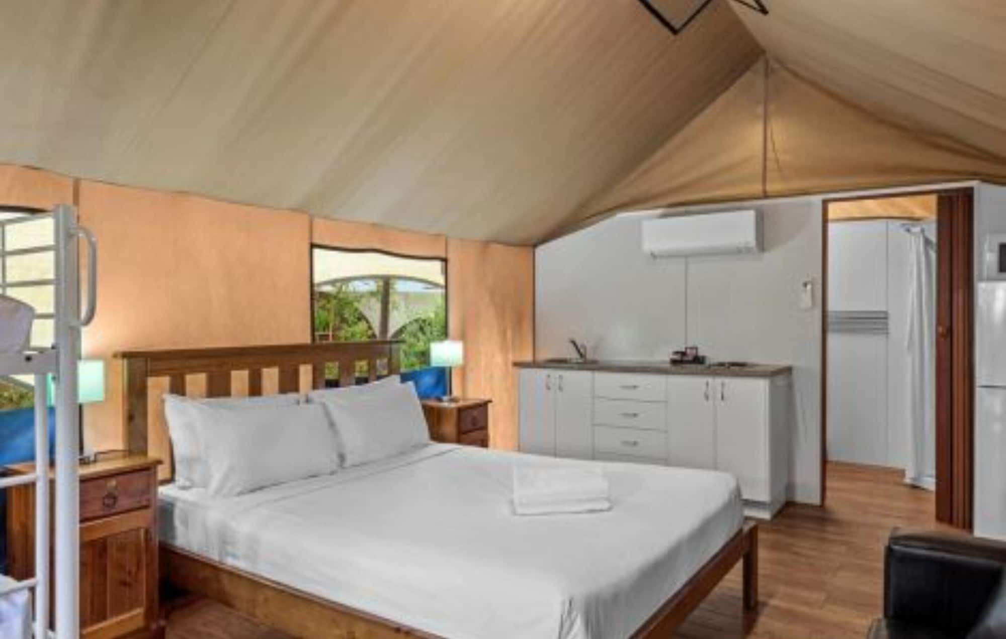 Safari, Deluxe, Tent, 1 Queen and 1 Bunk Bed