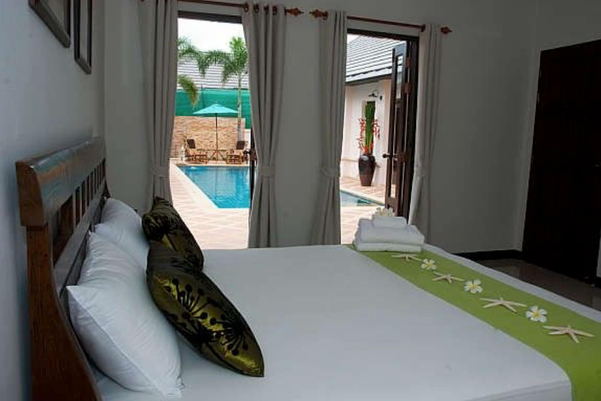 4 BEDROOMS, VILLA, PRIVATE POOL