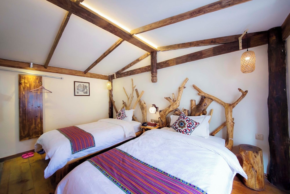 Signature, Twin Beds, Hill View