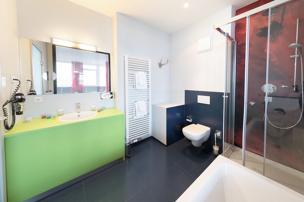 JUNIOR SUITE, KING BED