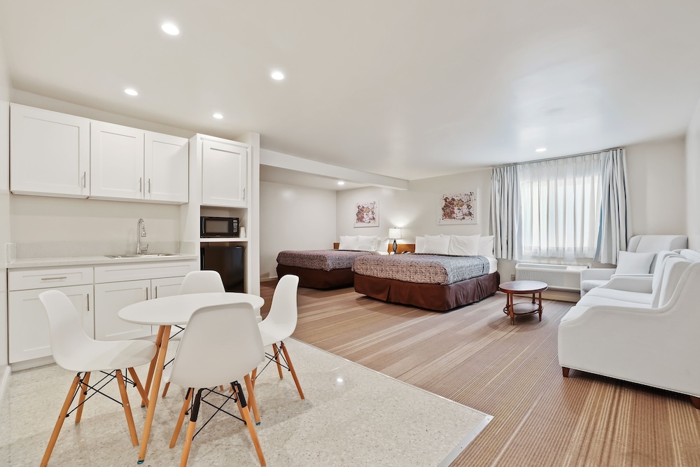 Brookhurst Plaza Inn 22/39