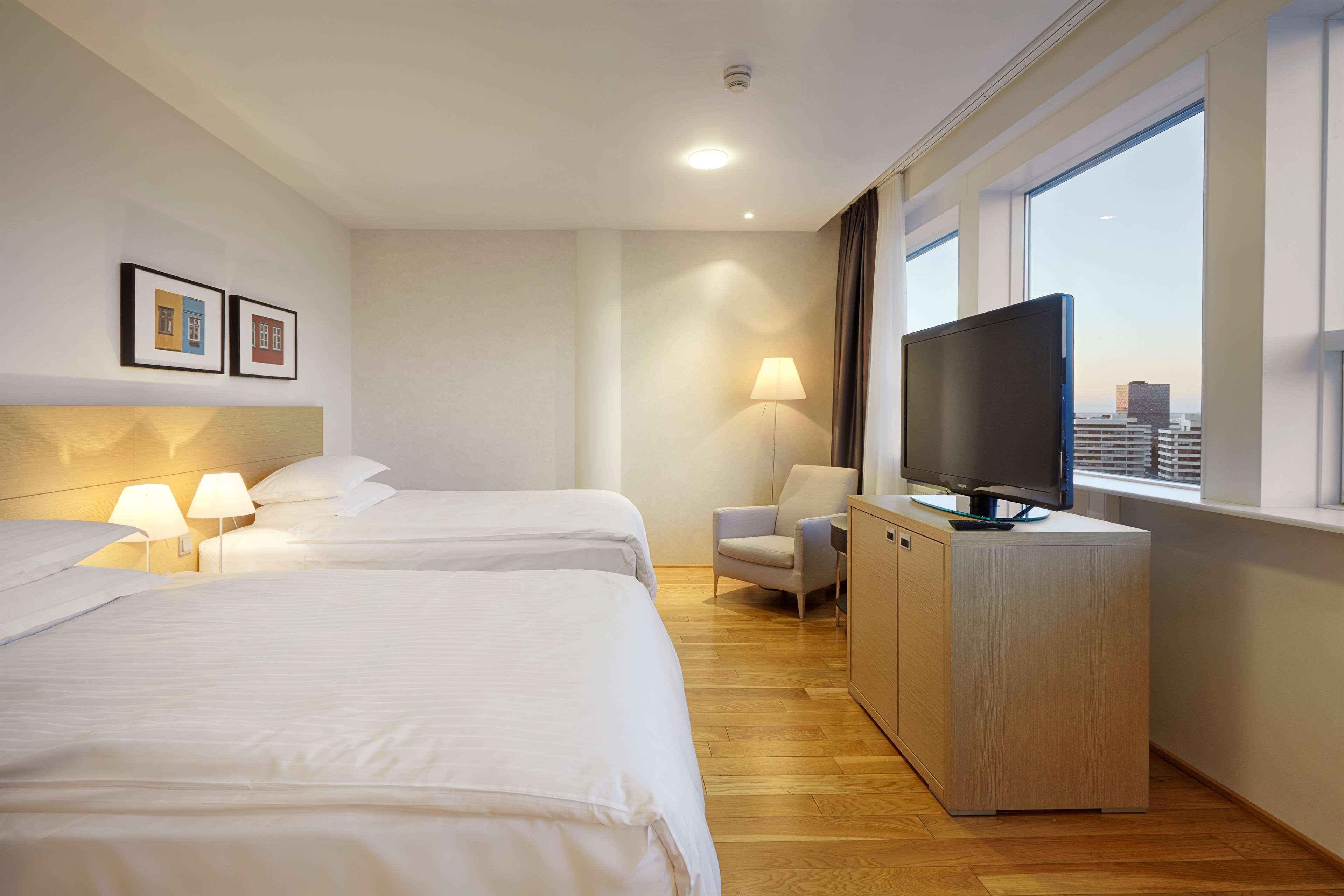 Executive, Twin Beds, Scenic View