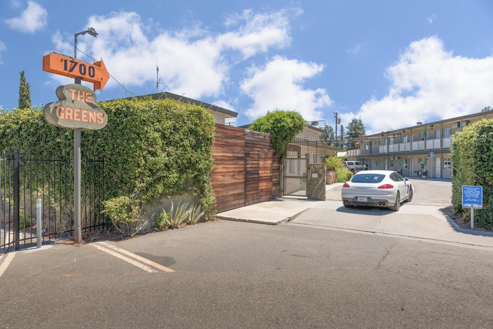 The Greens Hotel 37/46
