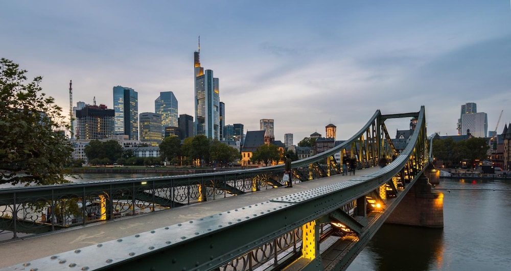 Grand Hotel Downtown Formerly Clarion Collection Frankfurt Central Station 52/57