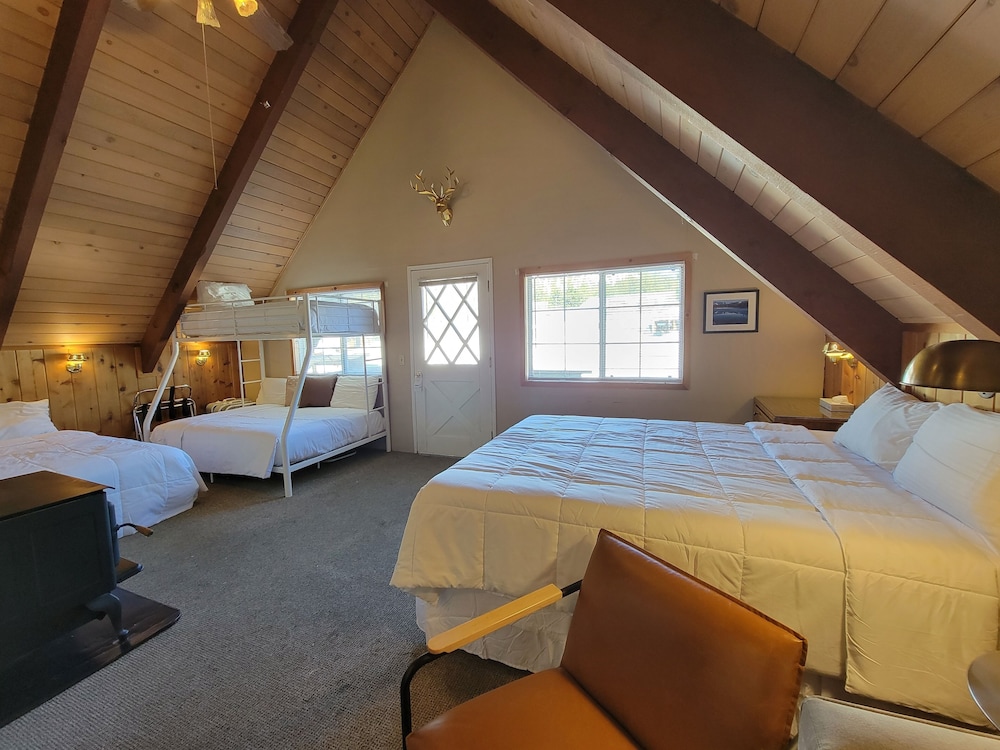 Cinnamon Bear Inn 34/80