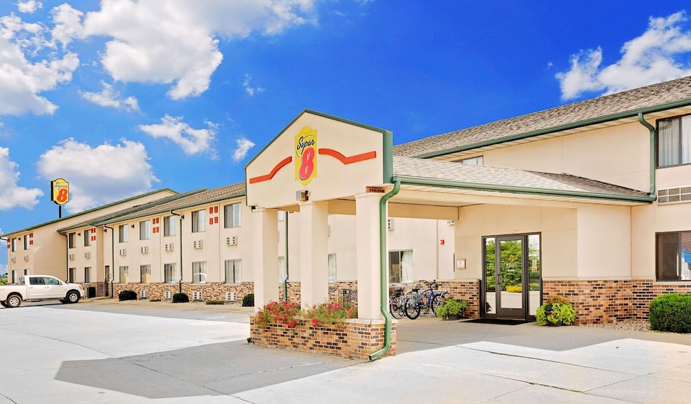 Super 8 By Wyndham St. James 24/25