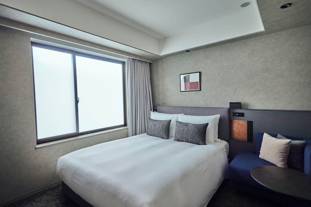 ROOM, DOUBLE BED