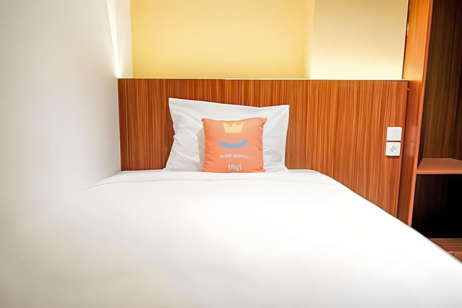 Sans Hotel Roxy Jakarta 42/60