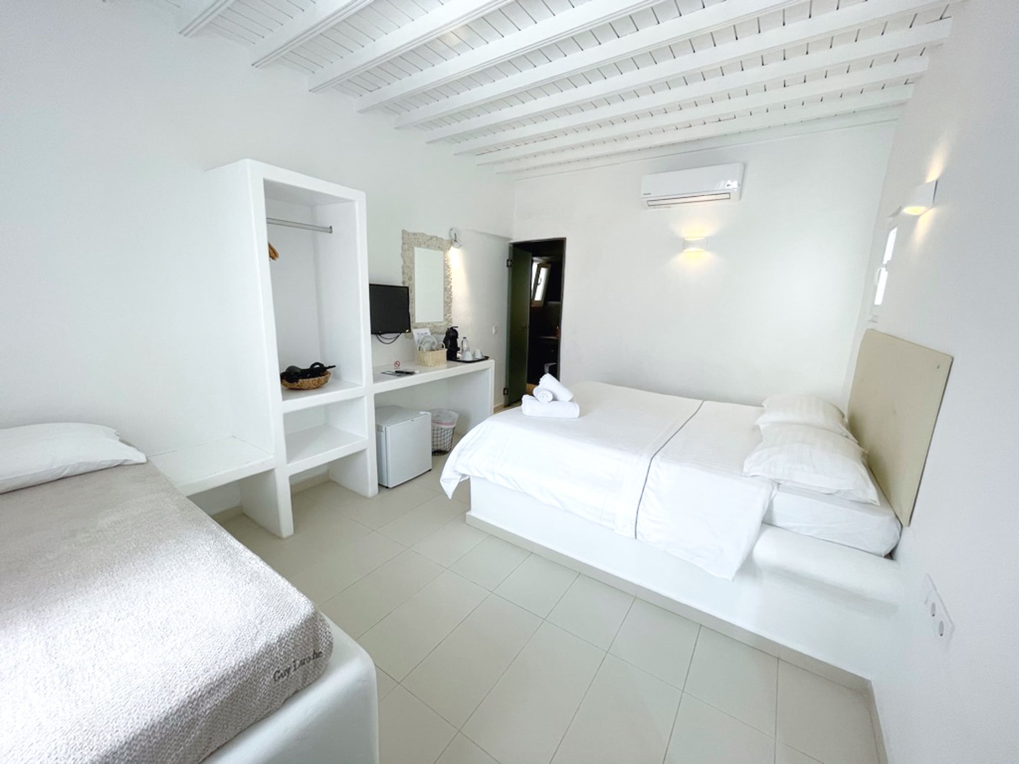 ROOM, TRIPLE
