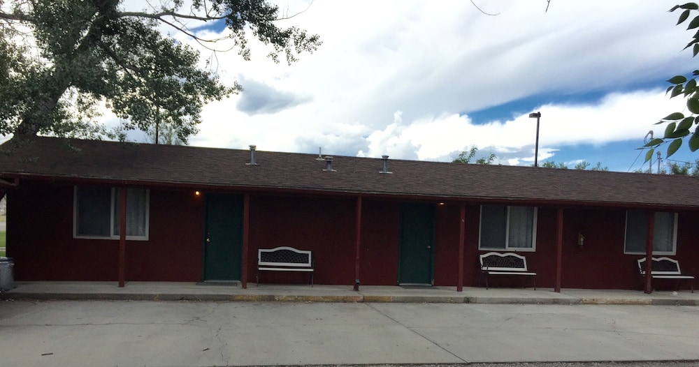 Z Bar Cabins and Motel 2/43