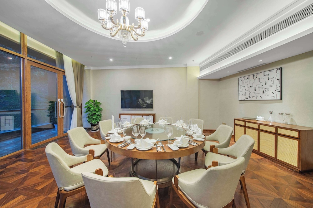 Howard Johnson Lake Serenity Hotel Neijiang 35/46