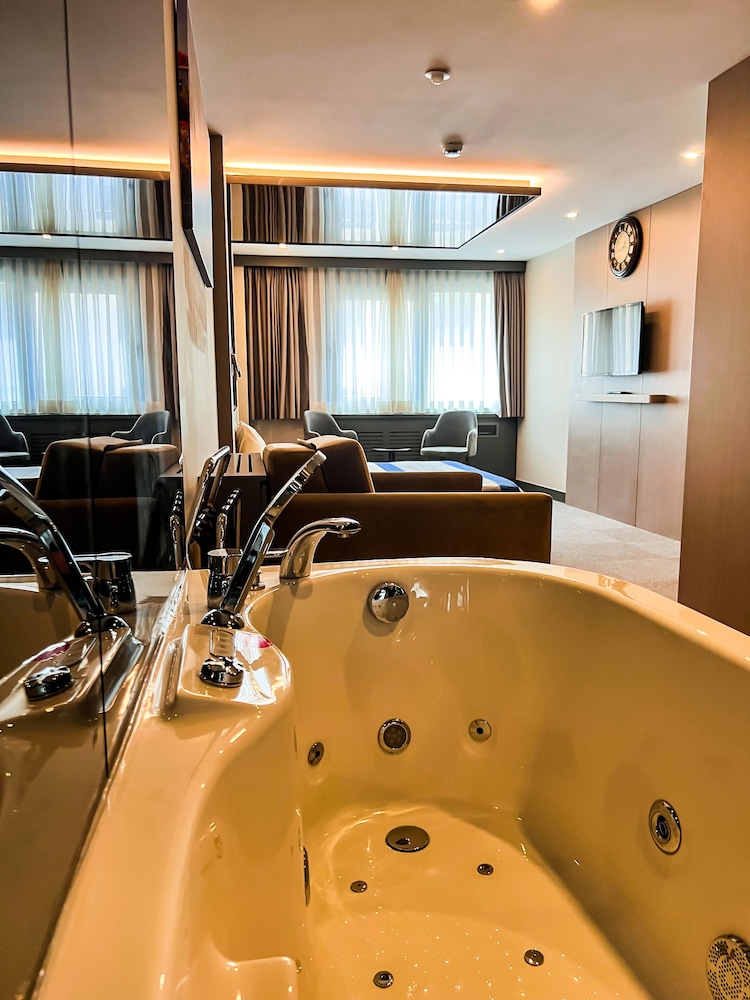 Triada Hotel Karakoy 40/65