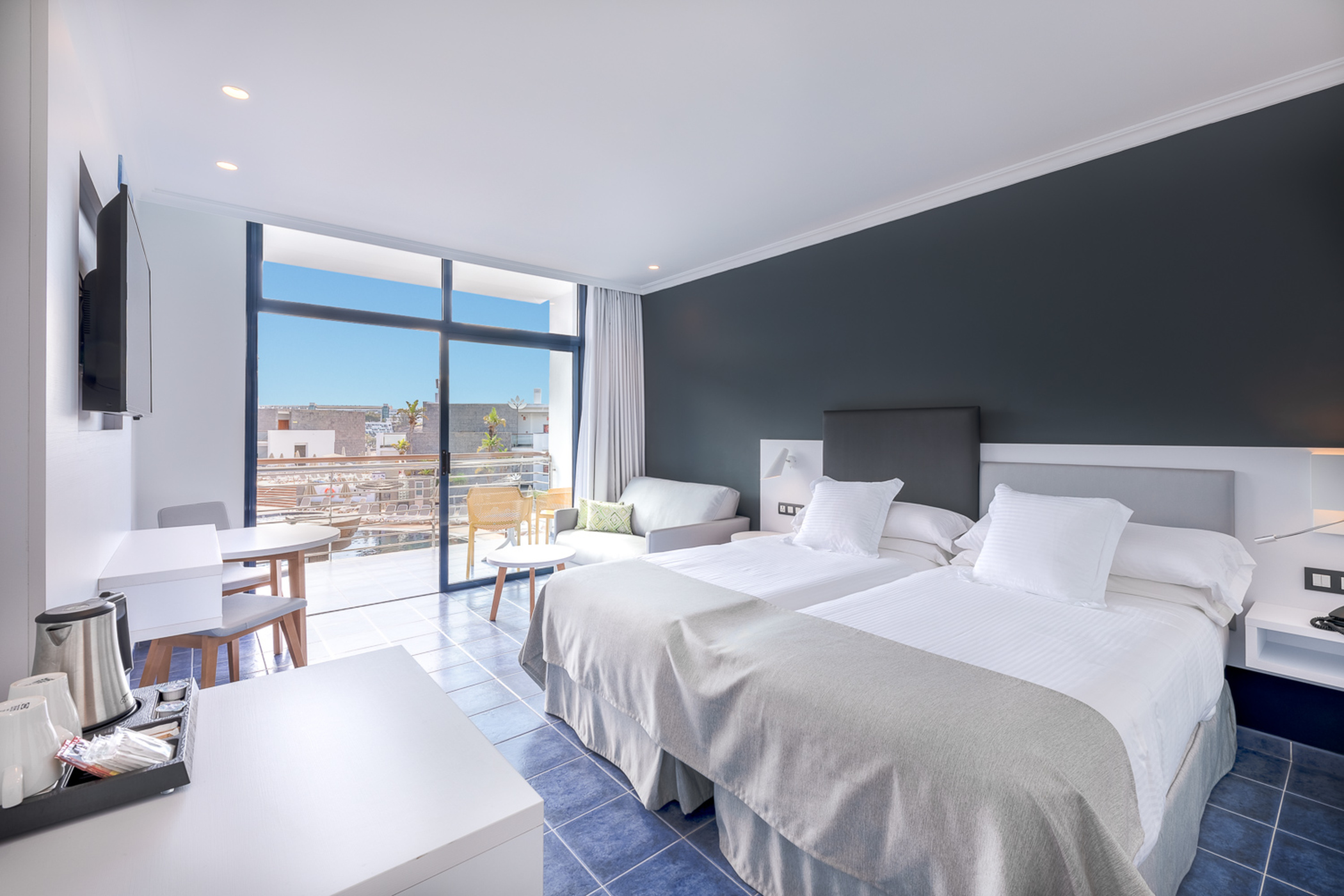 Room, Single, Double Bed, Pool View, Hotel LIVVO Mirador Papagayo 2/3