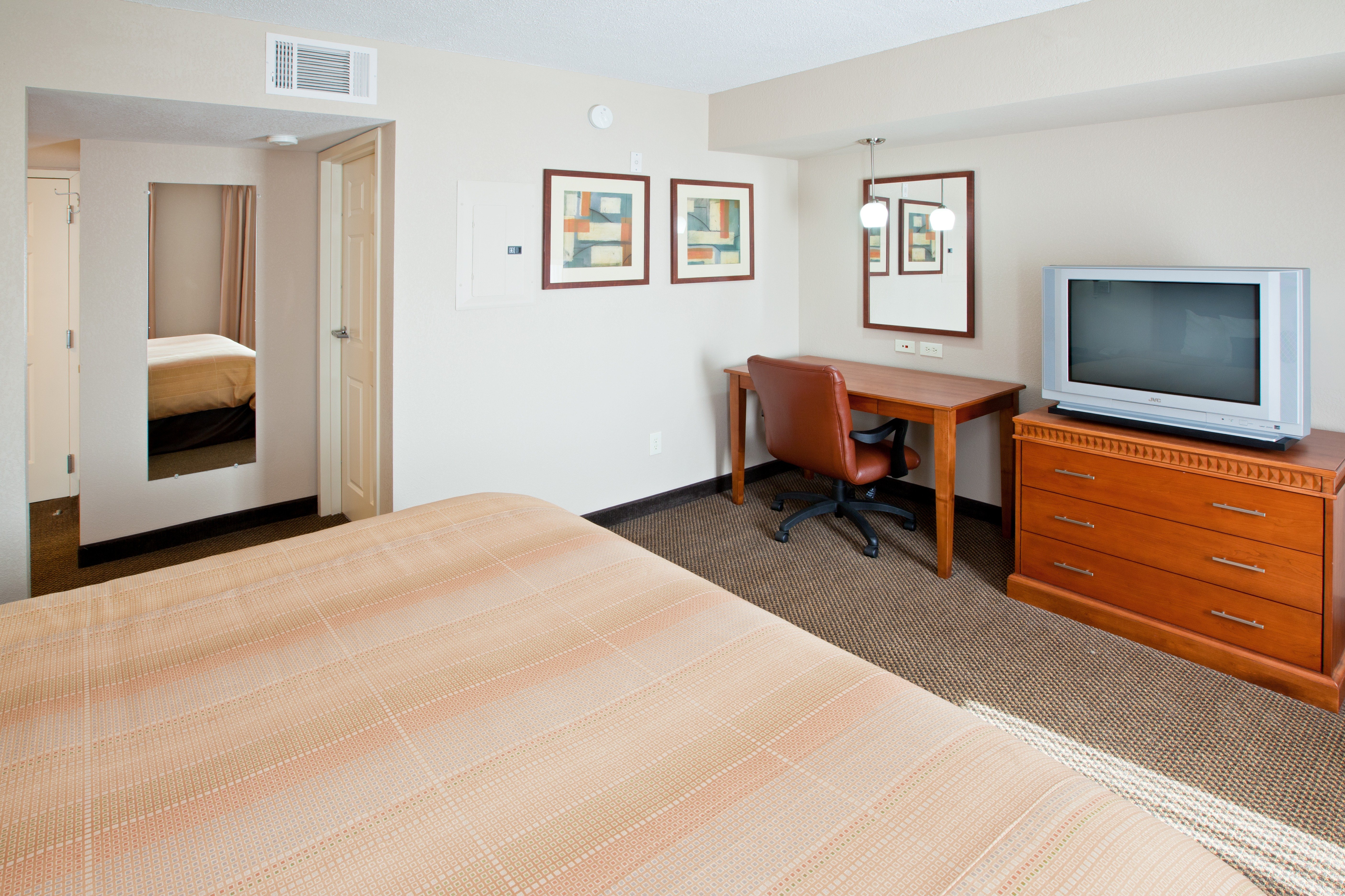 Candlewood Suites Indianapolis Downtown Medical District 53/73