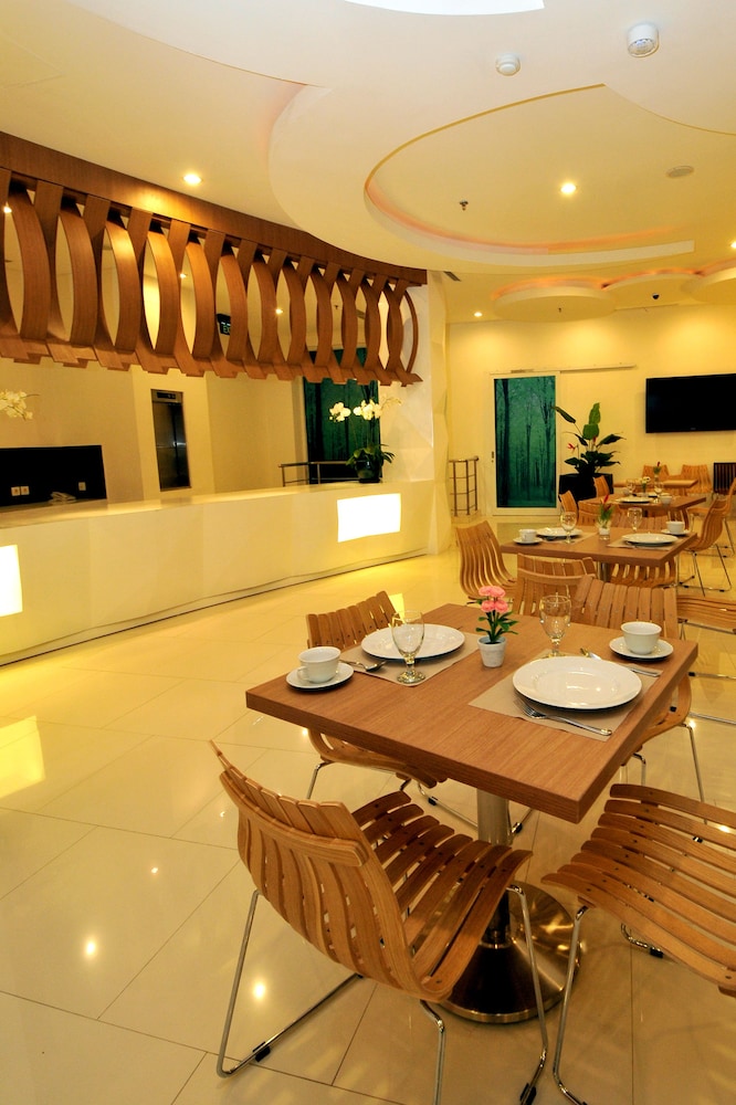 Clay Hotel Jakarta 27/29