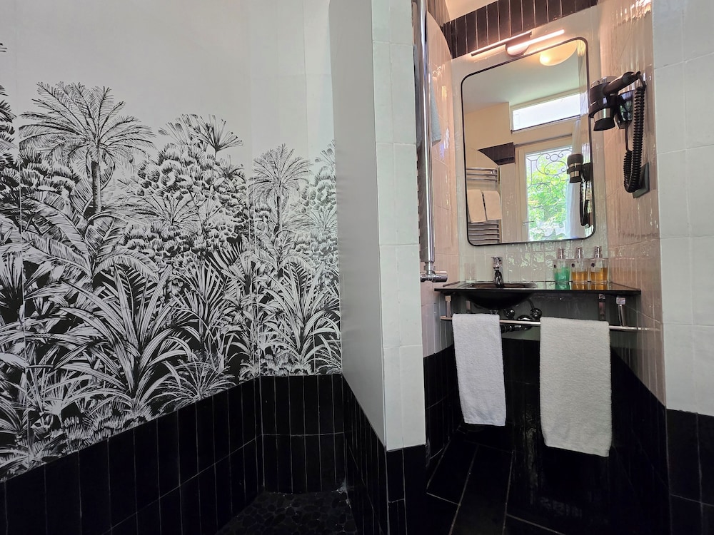 Palm Gallery Hotel 4/50